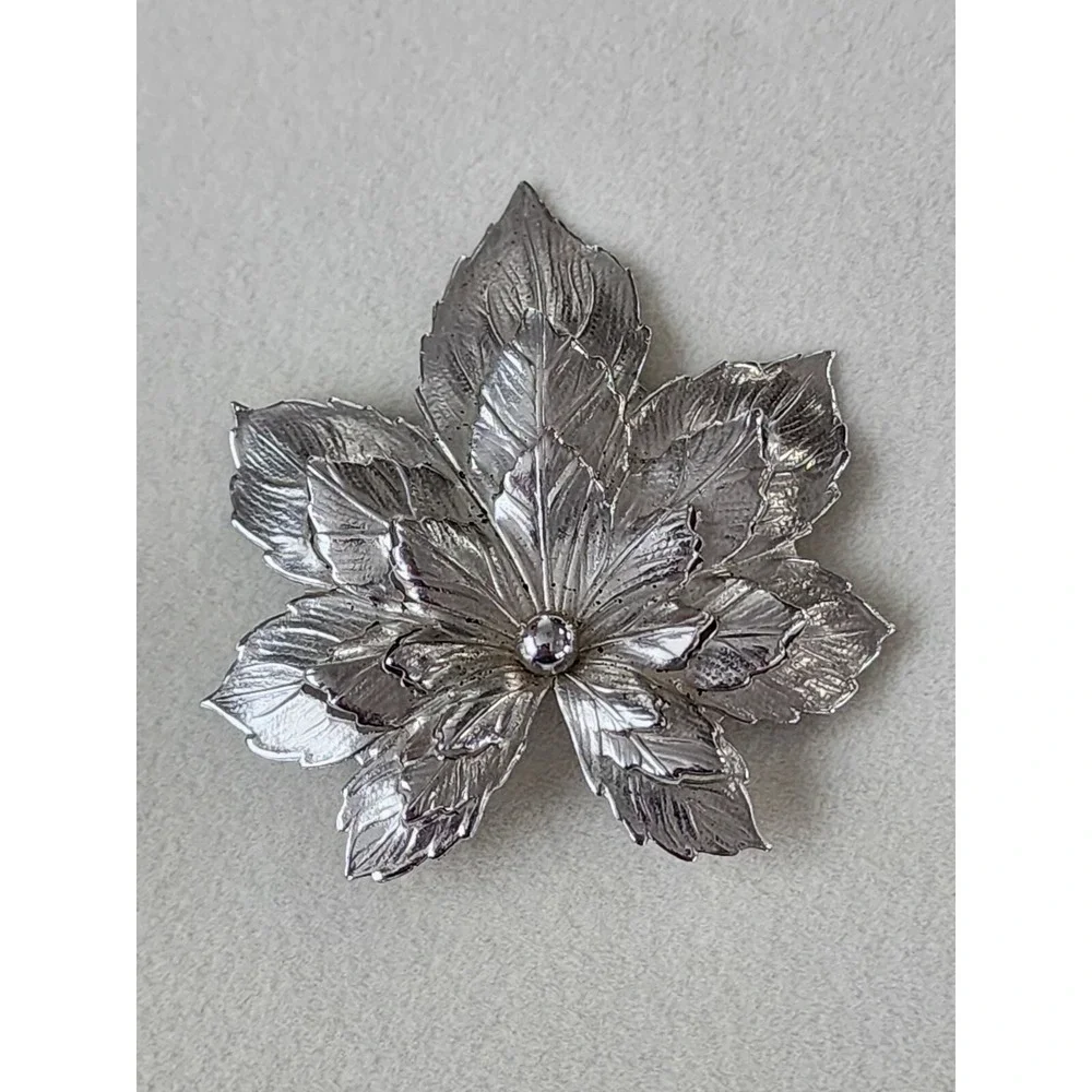 Vtg Designer SARAH COVENTRY SAC Signed Silver Tone Layered Maple Leaf Brooch Pin